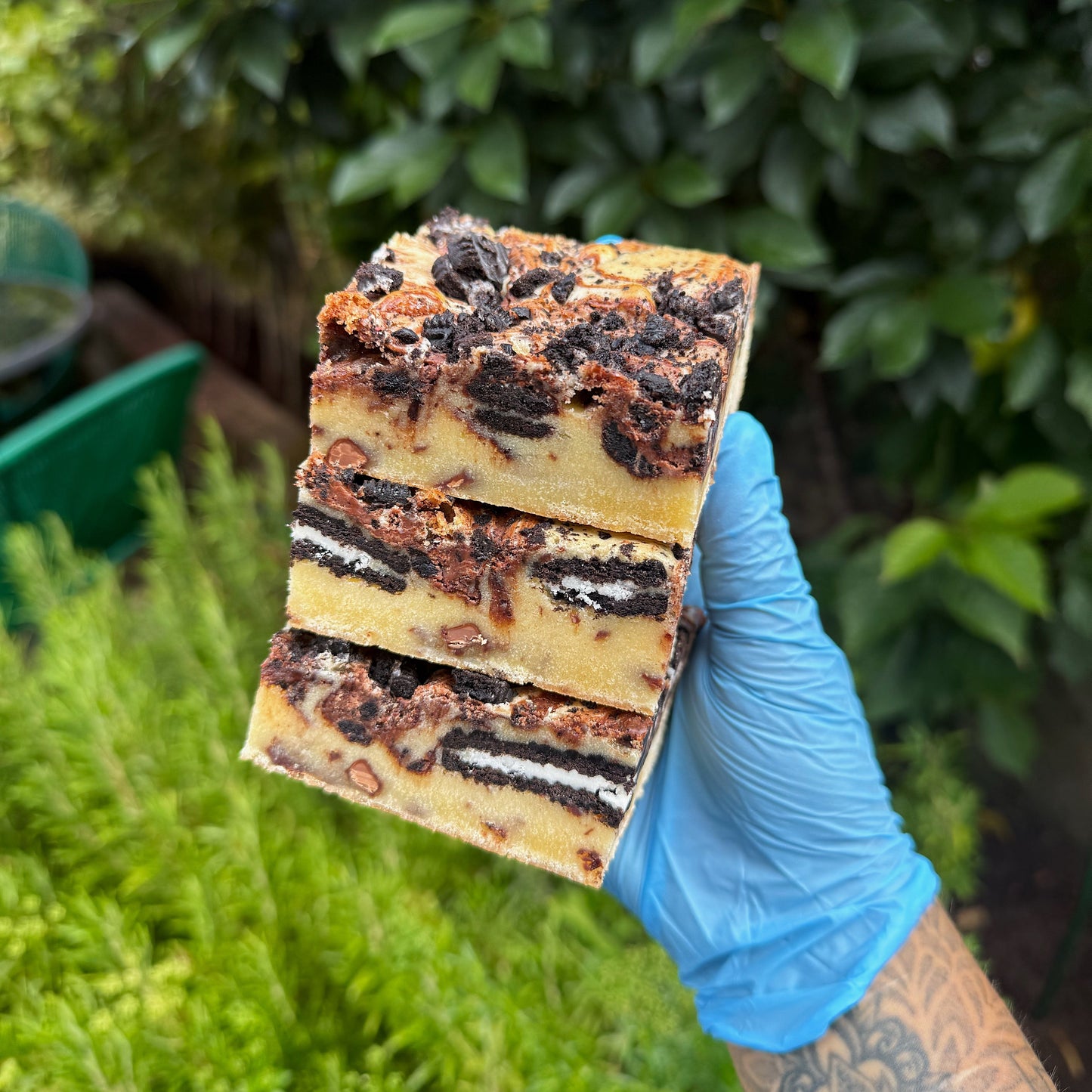 Oreo Cookie Crumble Blondie